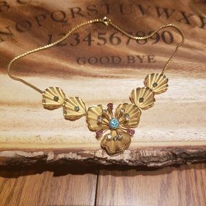 Costume gold tone flower necklace